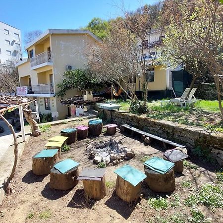 Pirate Backpackers Vandrarhem Ulcinj Exteriör bild