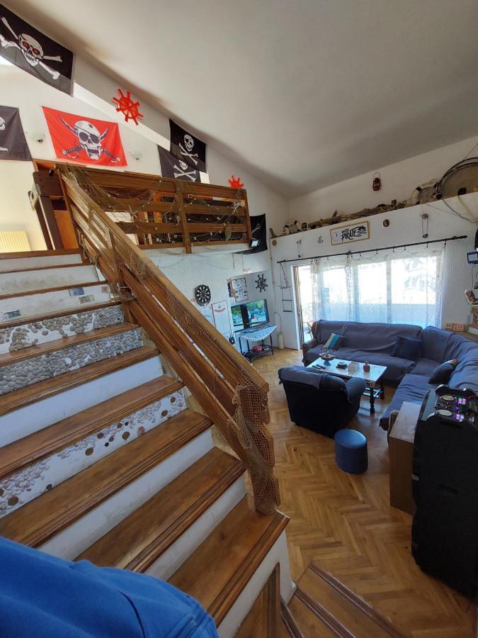 Pirate Backpackers Vandrarhem Ulcinj Exteriör bild
