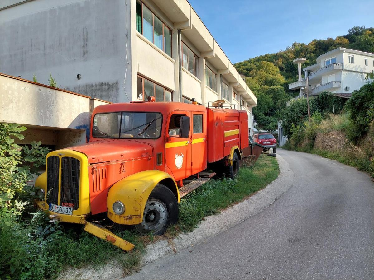Pirate Backpackers Vandrarhem Ulcinj Exteriör bild