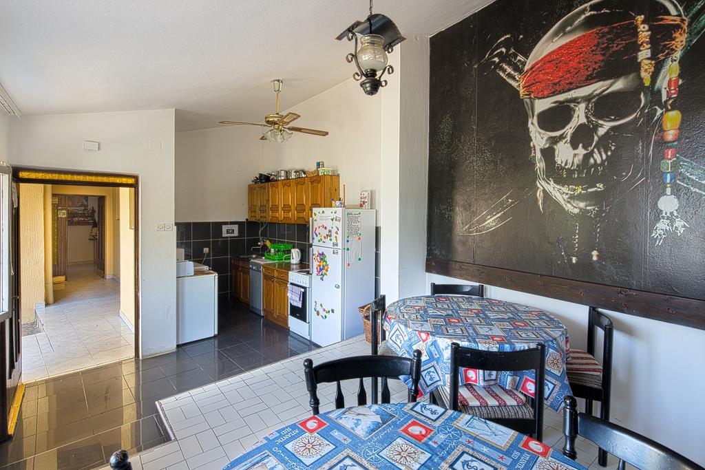 Pirate Backpackers Vandrarhem Ulcinj Exteriör bild