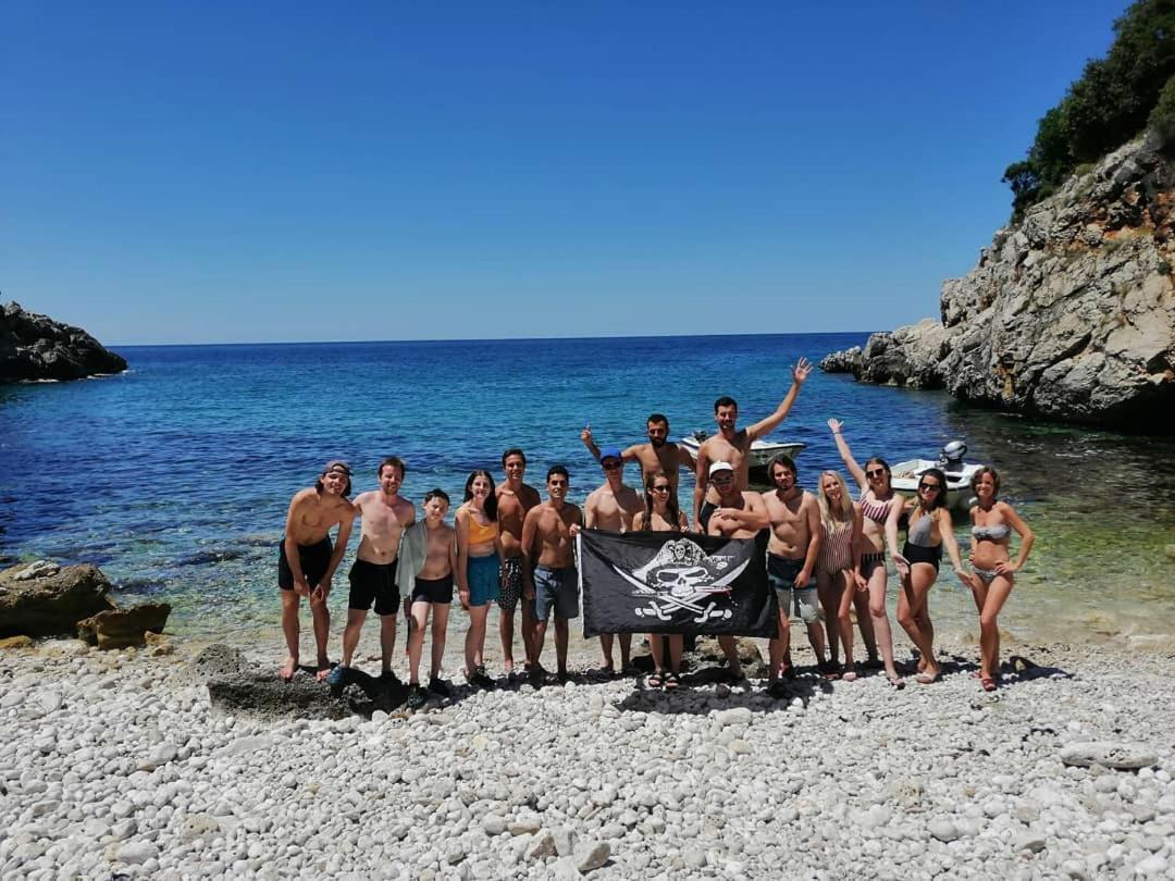 Pirate Backpackers Vandrarhem Ulcinj Exteriör bild