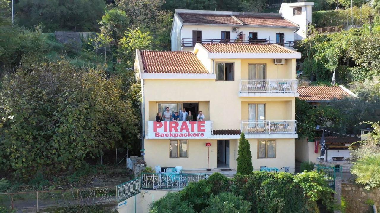 Pirate Backpackers Vandrarhem Ulcinj Exteriör bild