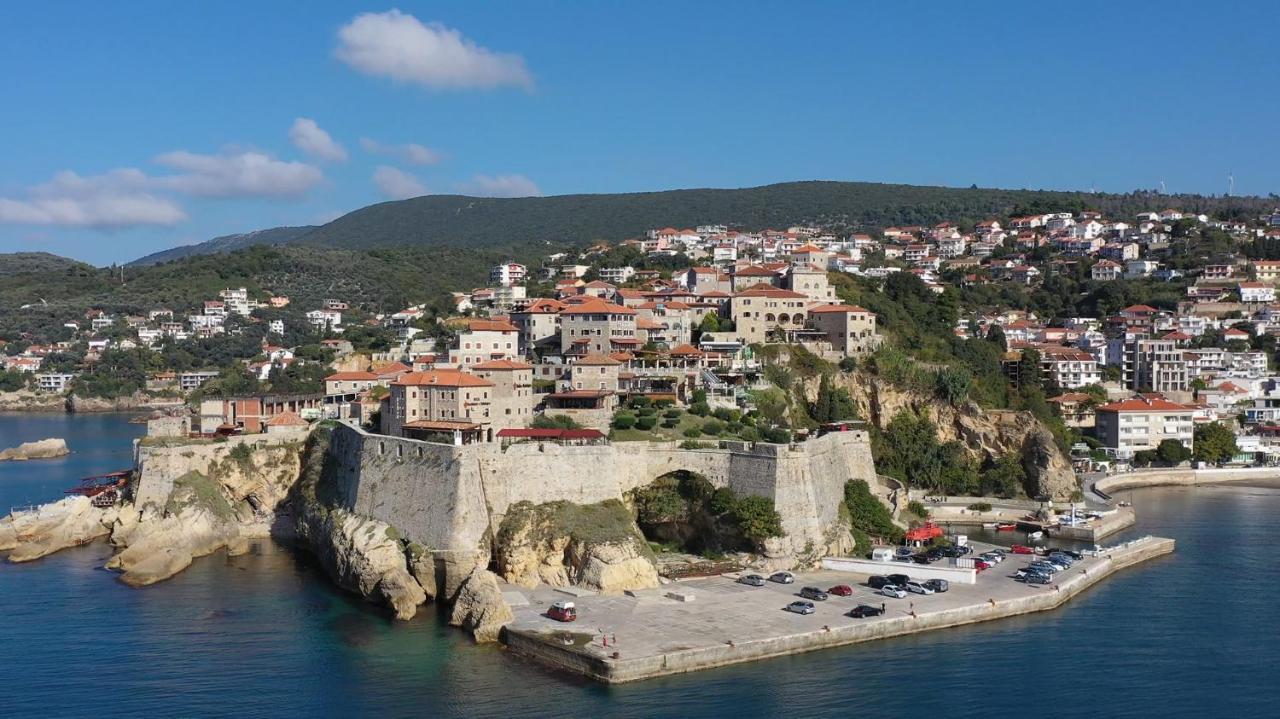 Pirate Backpackers Vandrarhem Ulcinj Exteriör bild