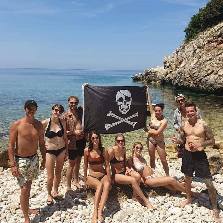 Pirate Backpackers Vandrarhem Ulcinj Exteriör bild